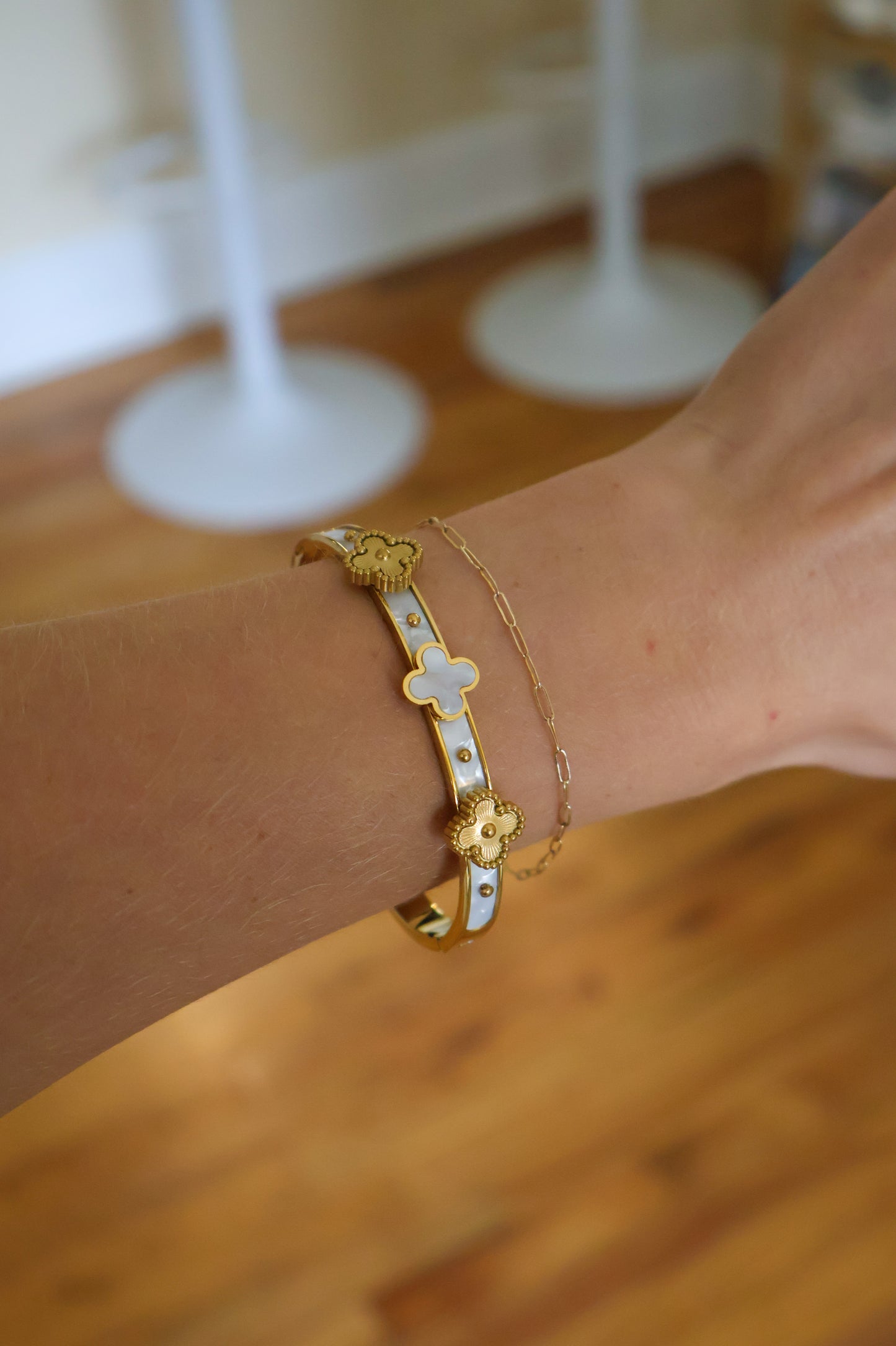Pearl Clover Gold Hinged Bangle