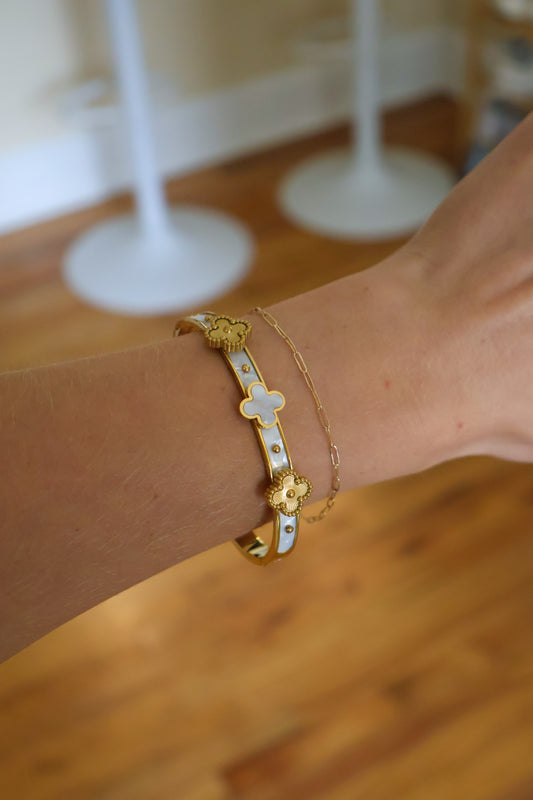 Pearl Clover Gold Hinged Bangle